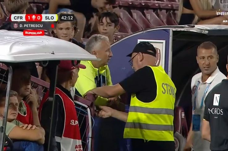 Dan Petrescu, trimis în tribune la CFR Cluj - Slobozia / FOTO: Captură TV @Prima Sport 1