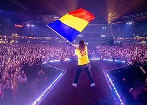 Momentul serii la Untold » Salvatore Ganacci a apărut în tricoul naționalei României: ce nume legendar avea pe spate