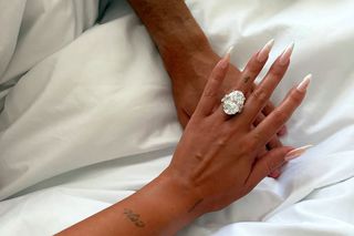 Experții nu se pun de acord asupra valorii inelului oferit de Ronaldo logodnicei Georgina