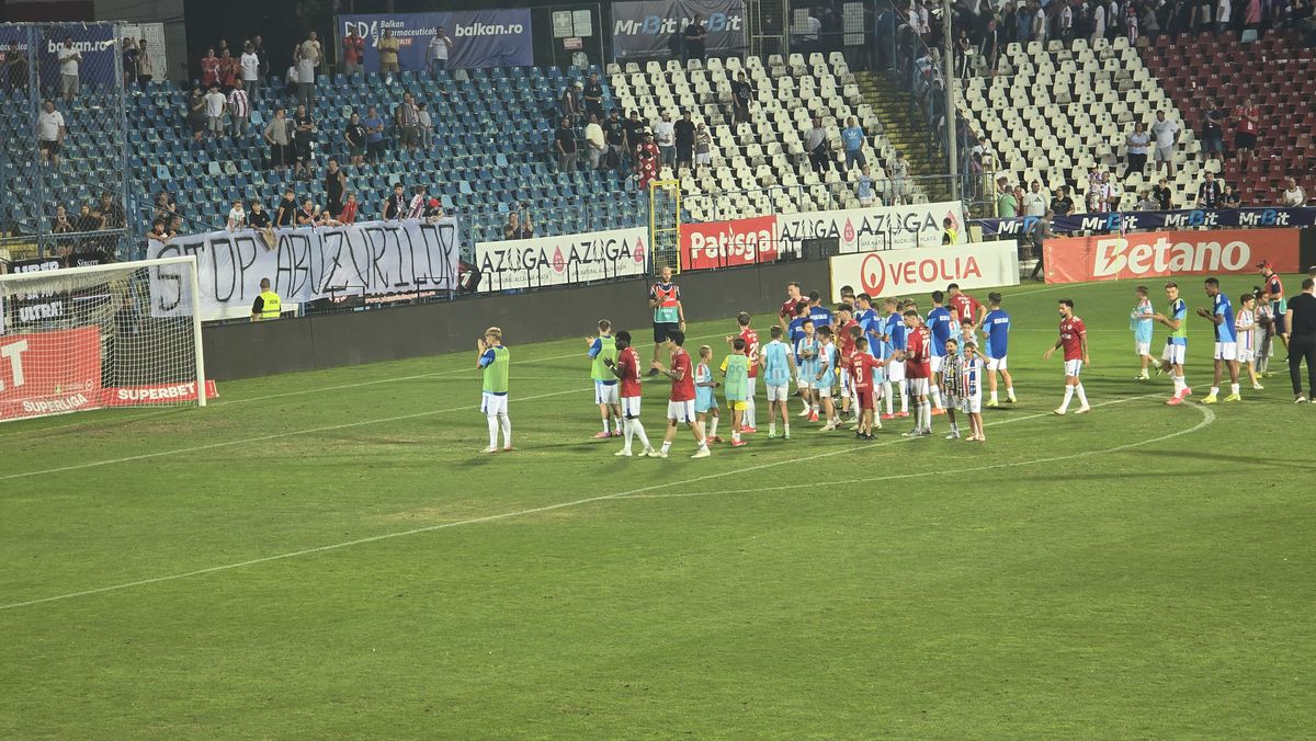 Ce s-a întâmplat la finalul partidei Oțelul Galați - Rapid. Foto: Cezar Titor (GSP)