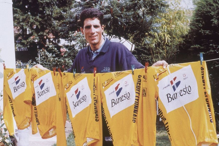 Miguel Indurain cu cele cinci tricouri galbene de câștigător al Turului Franței Foto: Imago Images Singurul ciclist cu cinci victorii consecutive în Turul Franței crede în Tadej Pogacar + nu e impresionat de media vitezei: „E vorba de tehnologie”