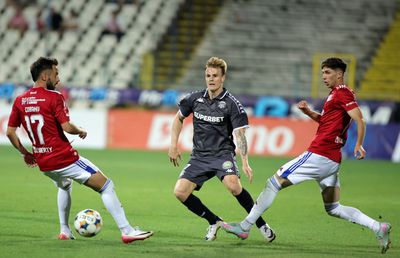 Rapid se încurcă la Galați, după o prestație curajoasă a Oțelului și o decizie controversată în final