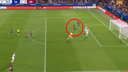 Marcus Rashford (încercuit) trimite pe lângă poarta goală de la 10 metri / foto: captură