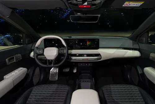 Interiorul mașinii Kia EV4