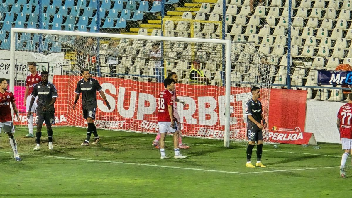 Vizibil afectat, Gâlcă pregătește schimbări majore cu FCSB: „Vor intra jucători care pot oferi mai mult”