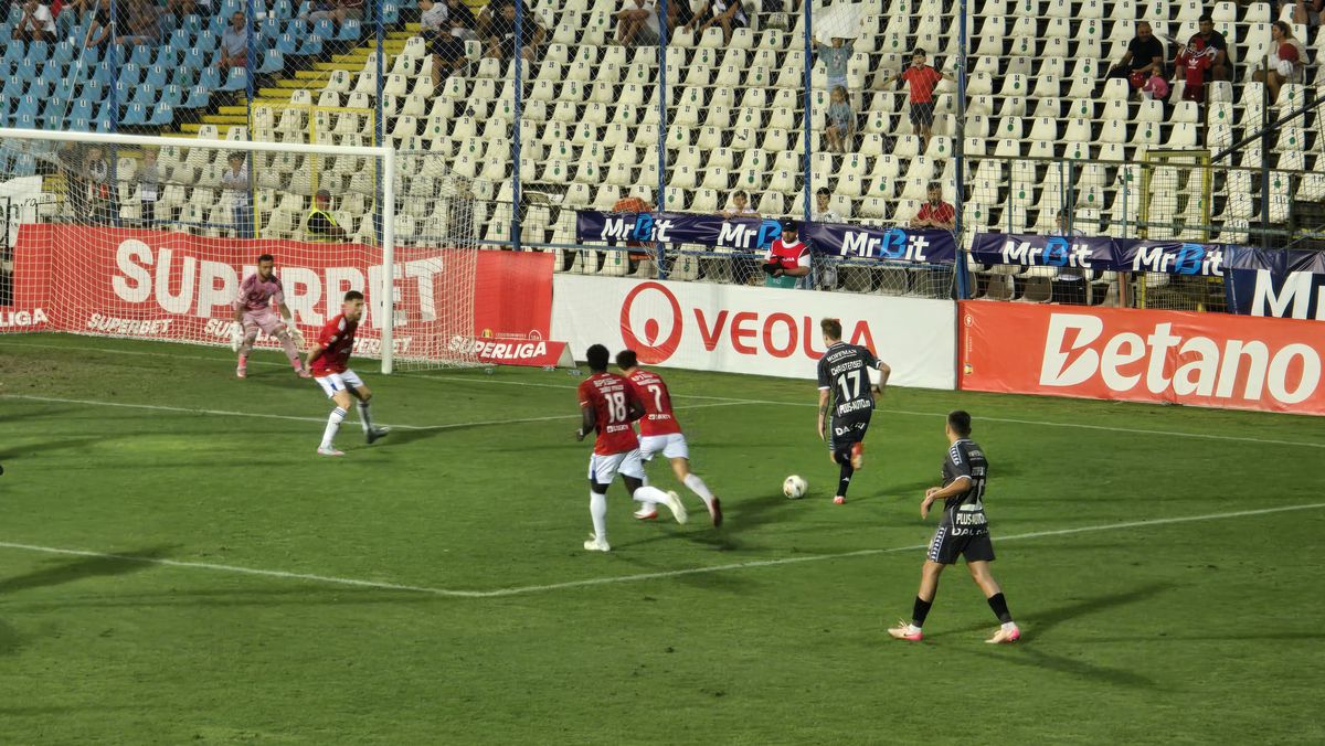 Vizibil afectat, Gâlcă pregătește schimbări majore cu FCSB: „Vor intra jucători care pot oferi mai mult”