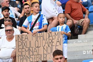 Rotaru i-a răspuns copilului cu mesajul săptămânii: „Nea Mihai, dă-mi pixul cu care ai semnat noile transferuri!”