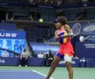 Naomi Osaka (22 de ani, 9 WTA) a învins-o pe americanca Jennifer Brady (25 de ani, 41 WTA), scor 7-6(1), 3-6, 6-3, și s-a calificat în finala US Open 2020.