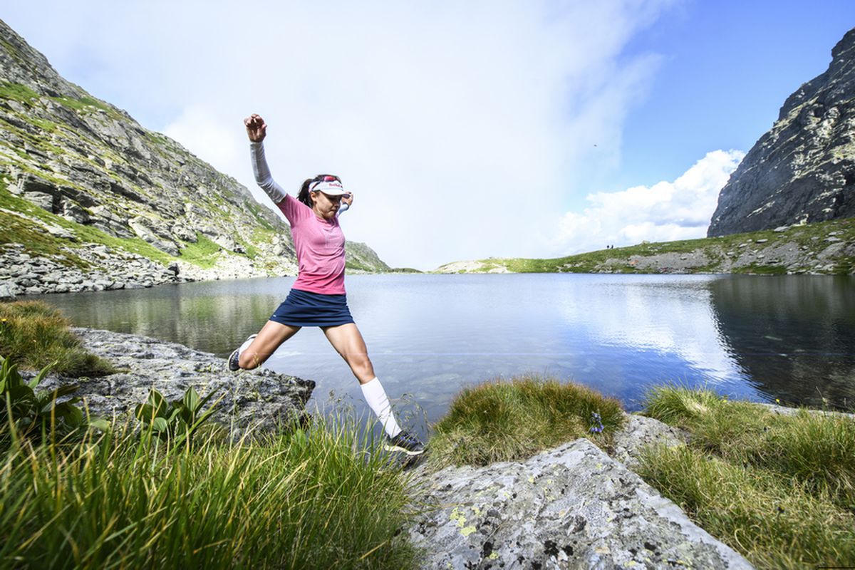 FOTO & VIDEO Denisa Dragomir a cucerit trei vârfuri de peste 2.500 metri din Masivul Făgăraș, într-un timp record