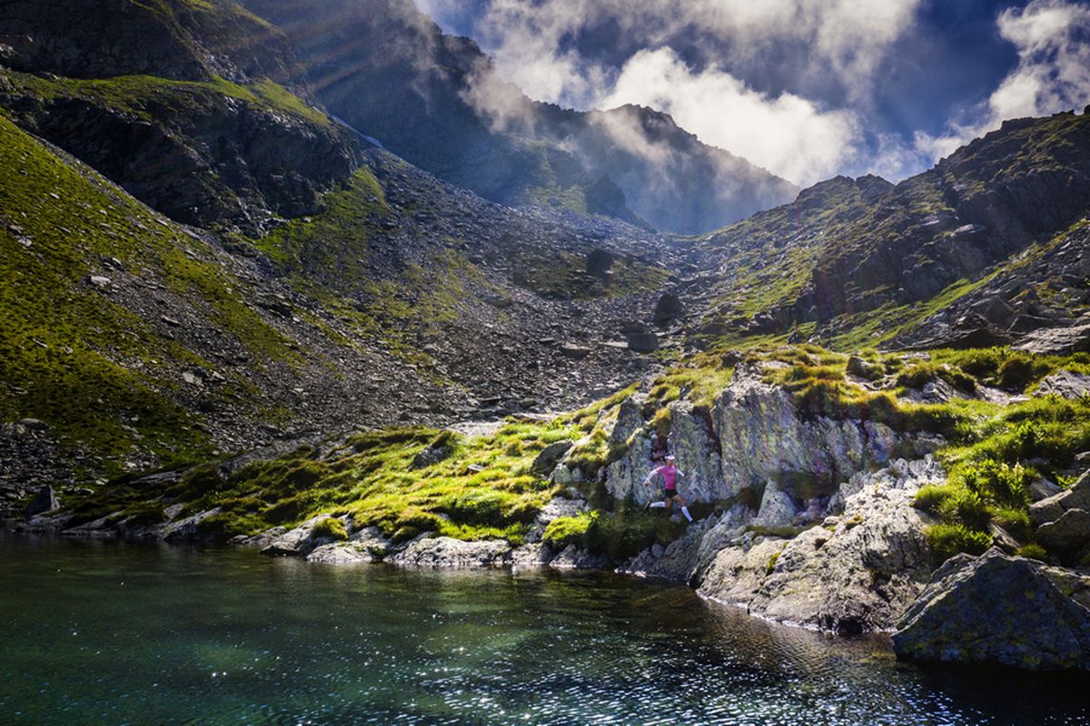 FOTO & VIDEO Denisa Dragomir a cucerit trei vârfuri de peste 2.500 metri din Masivul Făgăraș, într-un timp record