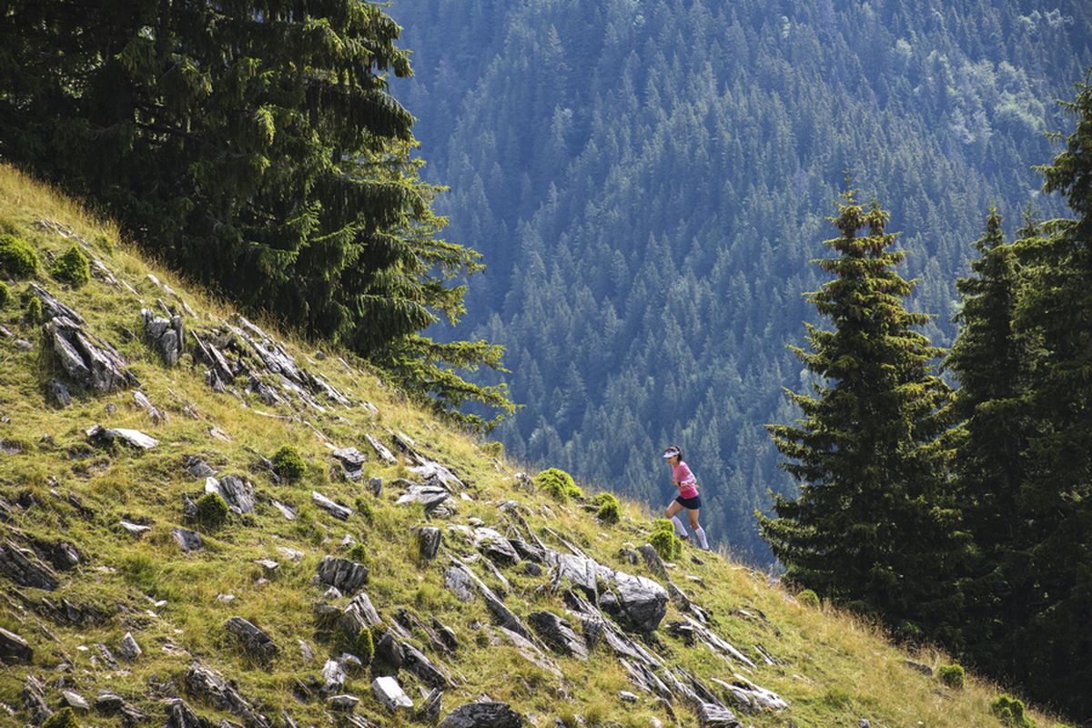 FOTO & VIDEO Denisa Dragomir a cucerit trei vârfuri de peste 2.500 metri din Masivul Făgăraș, într-un timp record