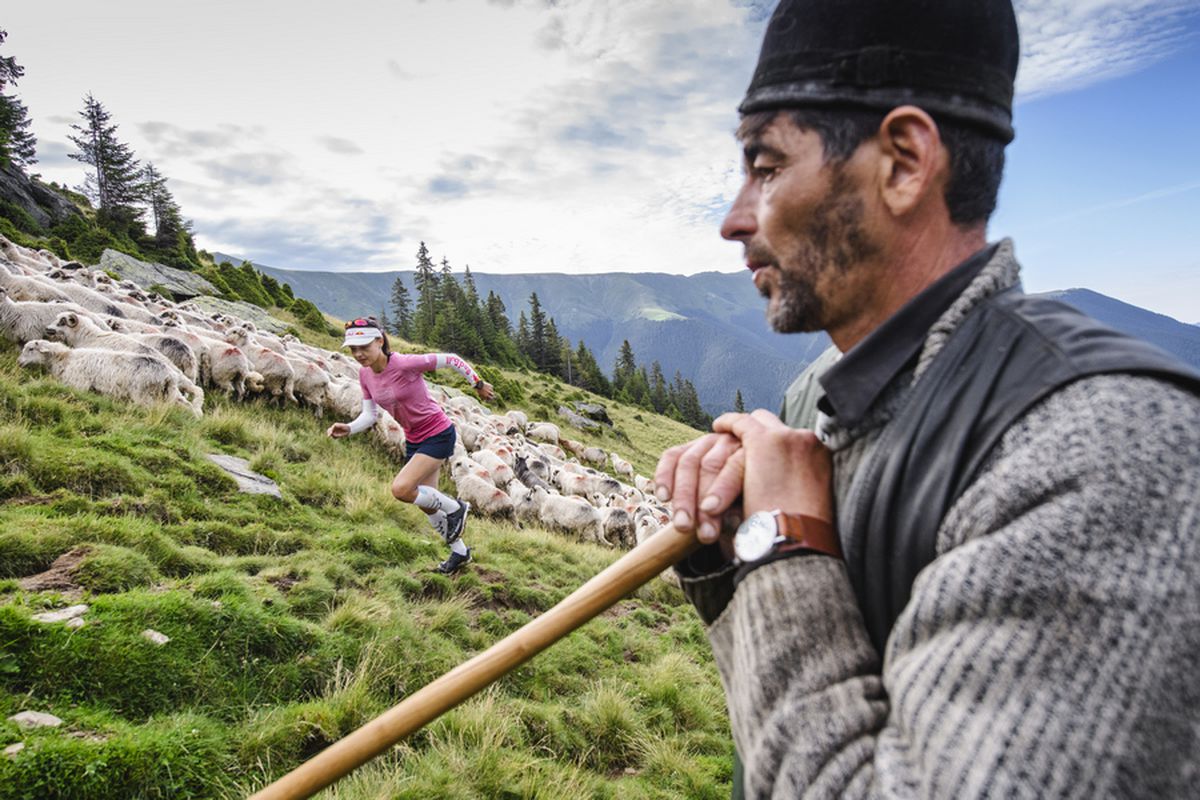 FOTO & VIDEO Denisa Dragomir a cucerit trei vârfuri de peste 2.500 metri din Masivul Făgăraș, într-un timp record