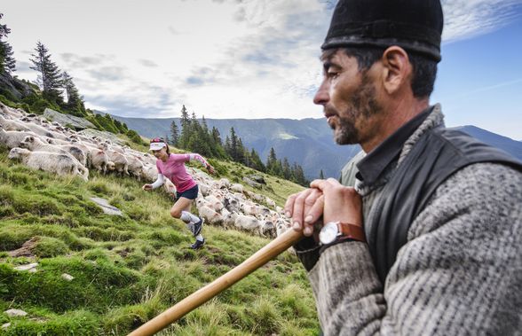 FOTO & VIDEO Denisa Dragomir a cucerit trei vârfuri de peste 2.500 metri din Masivul Făgăraș, într-un timp record