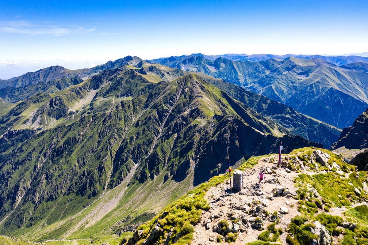FOTO & VIDEO Denisa Dragomir a cucerit trei vârfuri de peste 2.500 metri din Masivul Făgăraș, într-un timp record