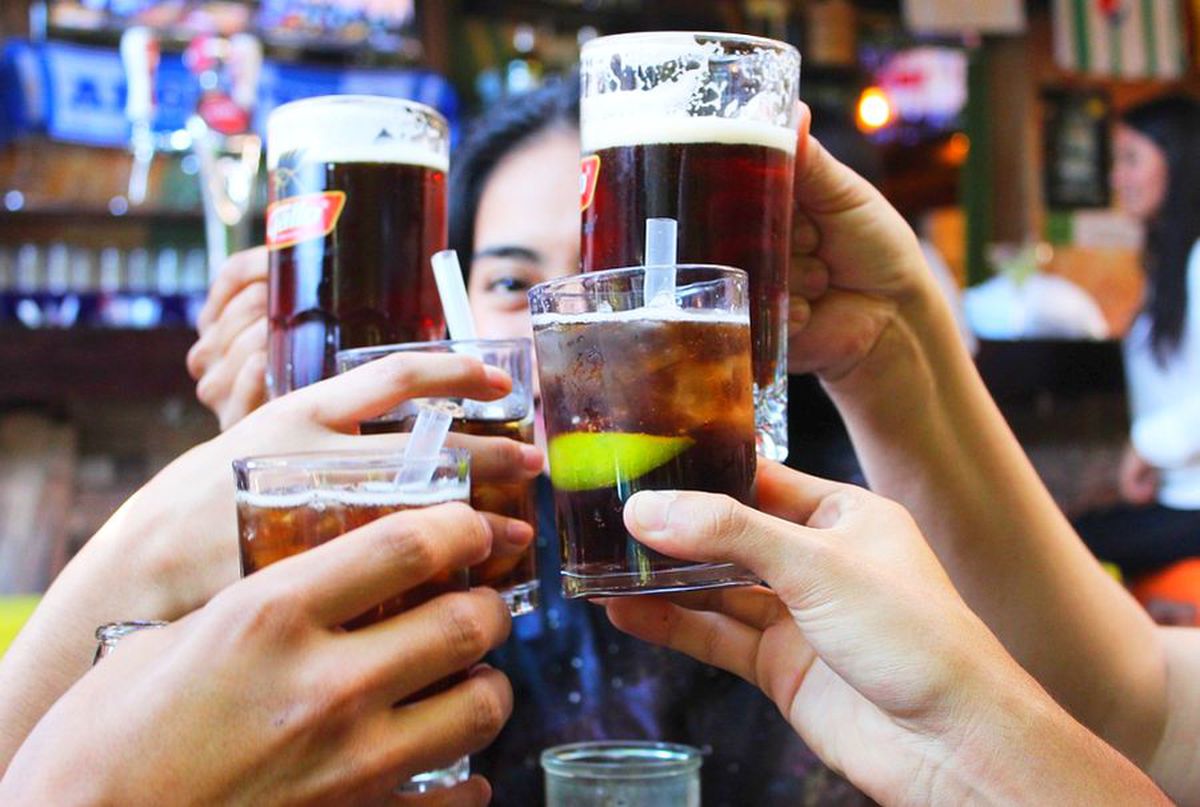 Băutura vedetă din cluburi va fi INTERZISĂ în România! Vardy spunea că îl face să alerge ca un nebun