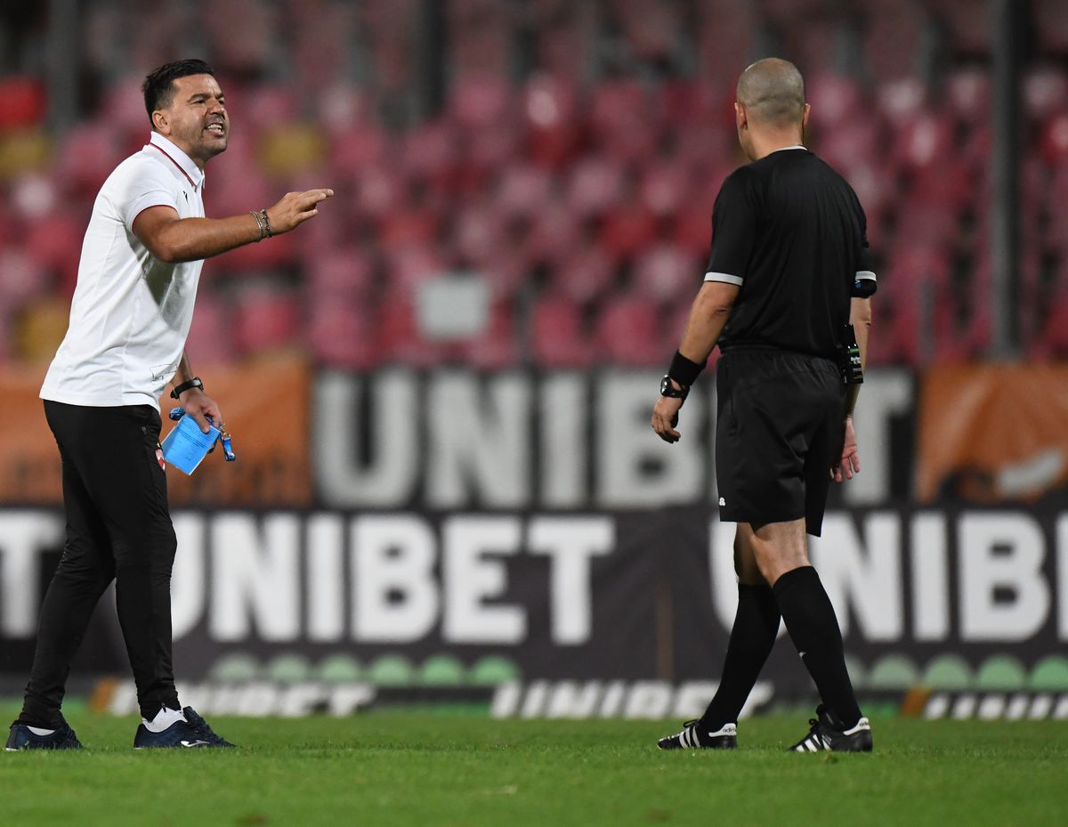 EXCLUSIV Starul lui Dinamo din sezonul trecut nu mai e în grațiile lui Contra! Impresarii îi caută echipă