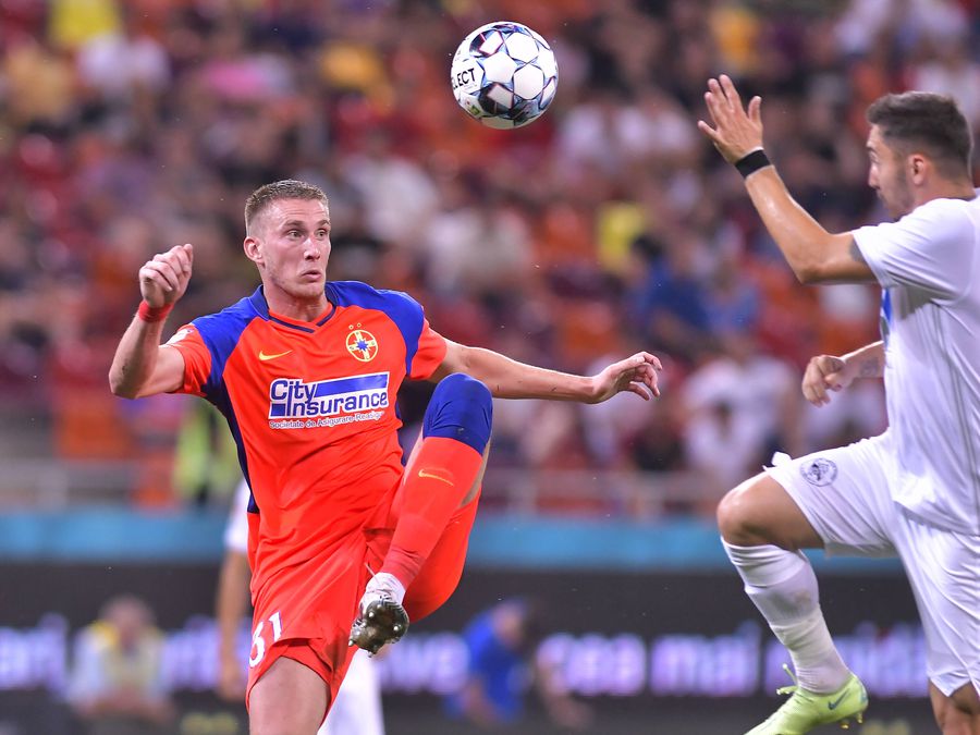Mamut a adunat 27 de meciuri şi un gol la Universitatea Craiova și la FCSB // FOTO: Imago Decizie drastică la FCSB » Pariurile lui Gigi Becali nu intră în planurile lui Iordănescu