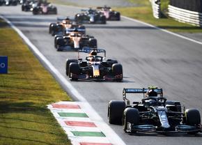 Valtteri Bottas a câștigat cursa Sprint de la Monza, dar Max Verstappen va pleca din pole-position duminică. Accident în primul tur