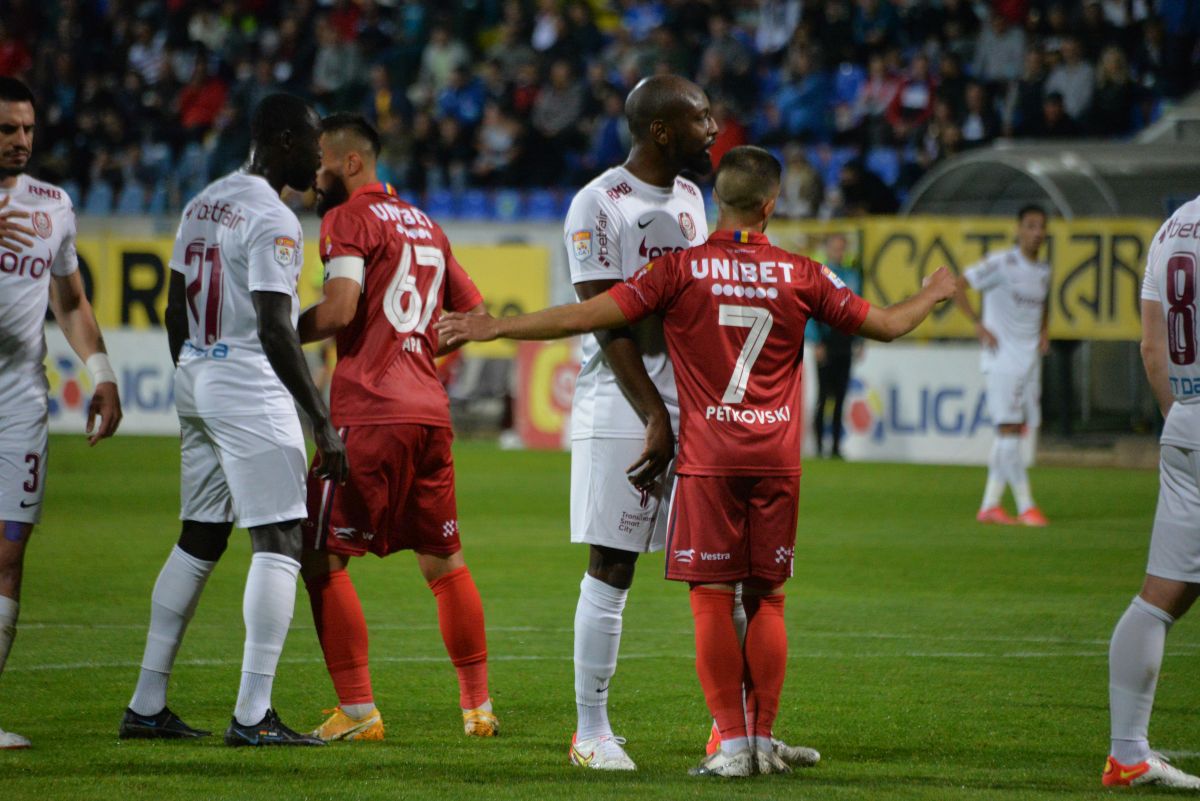 Denis Alibec la Untold, CFR Cluj învinsă la FC Botoșani » Fotografia care i-a iritat pe fani: „Cică accidentat”