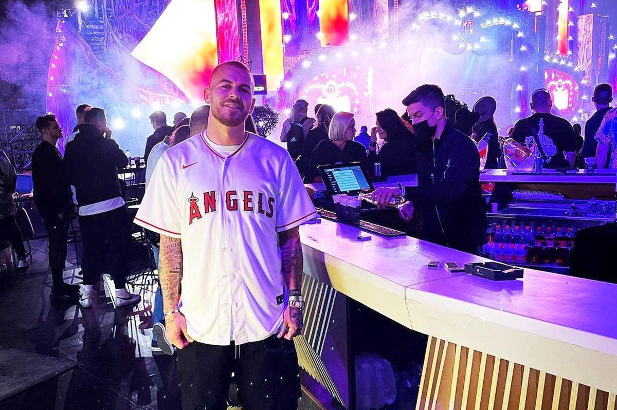 Denis Alibec la Untold, CFR Cluj învinsă la FC Botoșani » Fotografia care i-a iritat pe fani: „Cică accidentat”