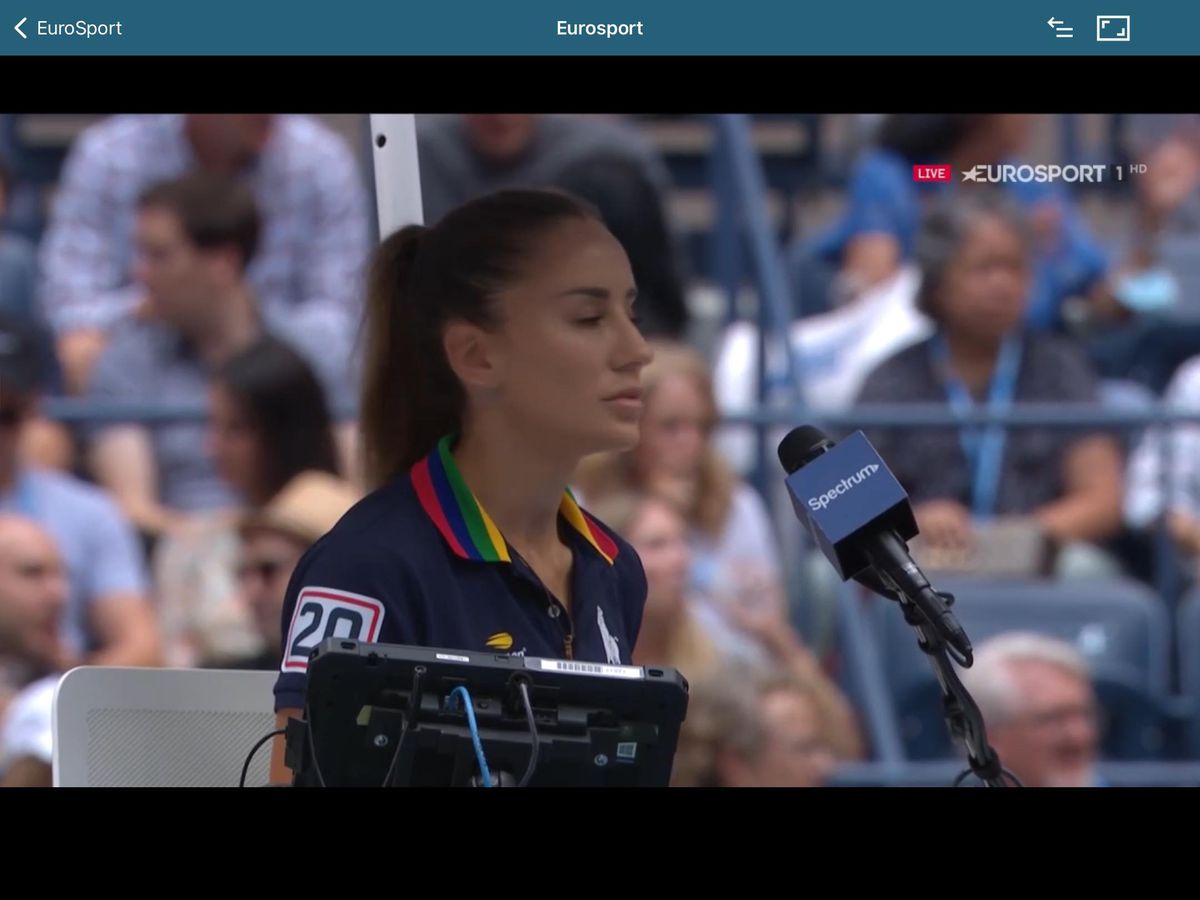 „Și-a pus implanturi?!” » Imaginile cu cel mai sexy arbitru de la US Open au provocat dezbateri aprinse