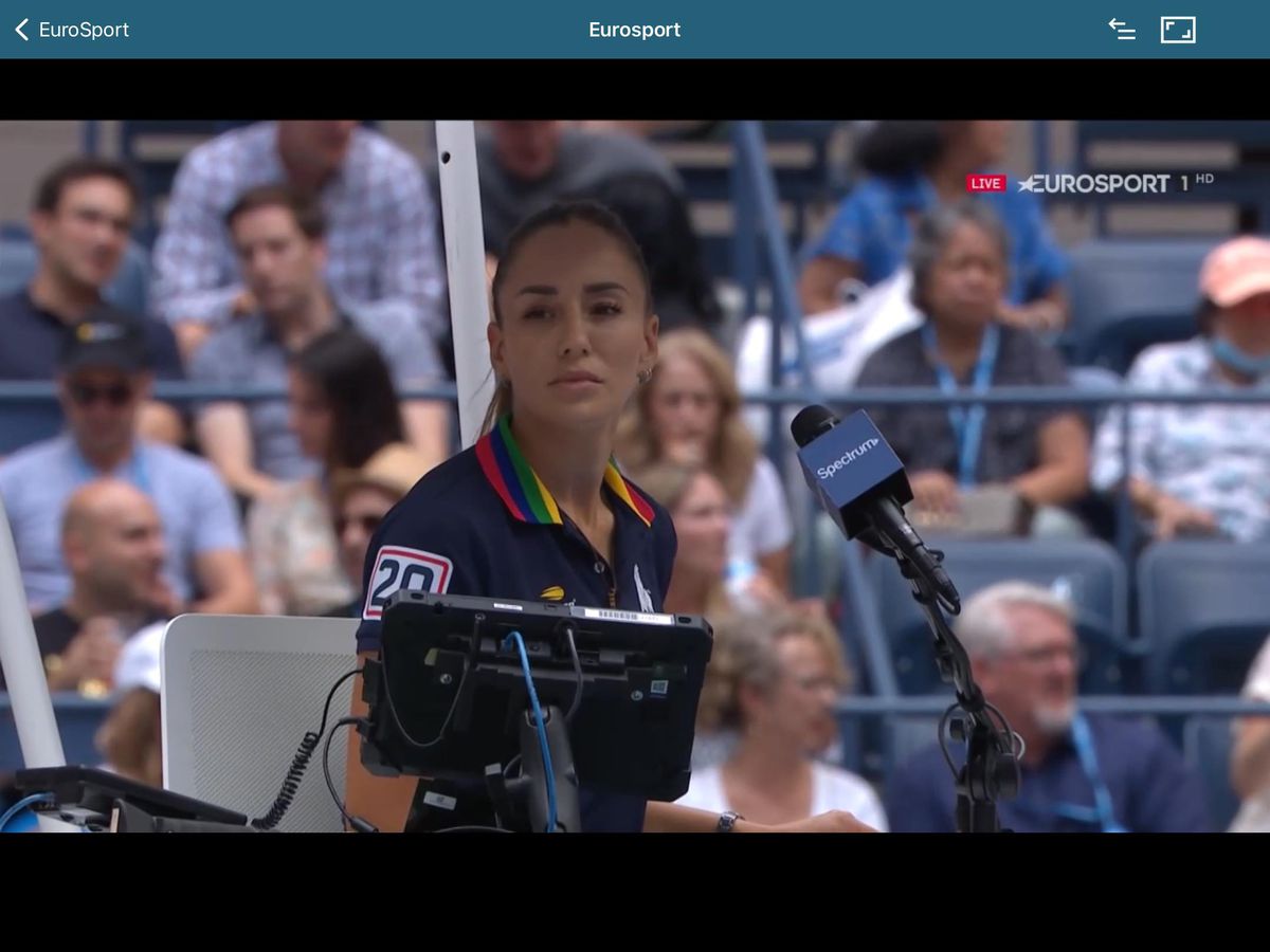 „Și-a pus implanturi?!” » Imaginile cu cel mai sexy arbitru de la US Open au provocat dezbateri aprinse