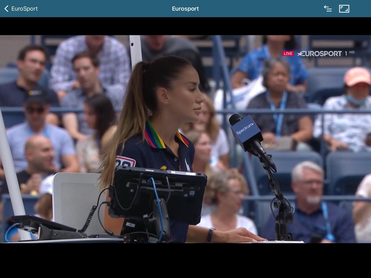 „Și-a pus implanturi?!” » Imaginile cu cel mai sexy arbitru de la US Open au provocat dezbateri aprinse