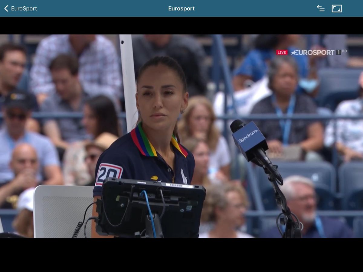 „Și-a pus implanturi?!” » Imaginile cu cel mai sexy arbitru de la US Open au provocat dezbateri aprinse