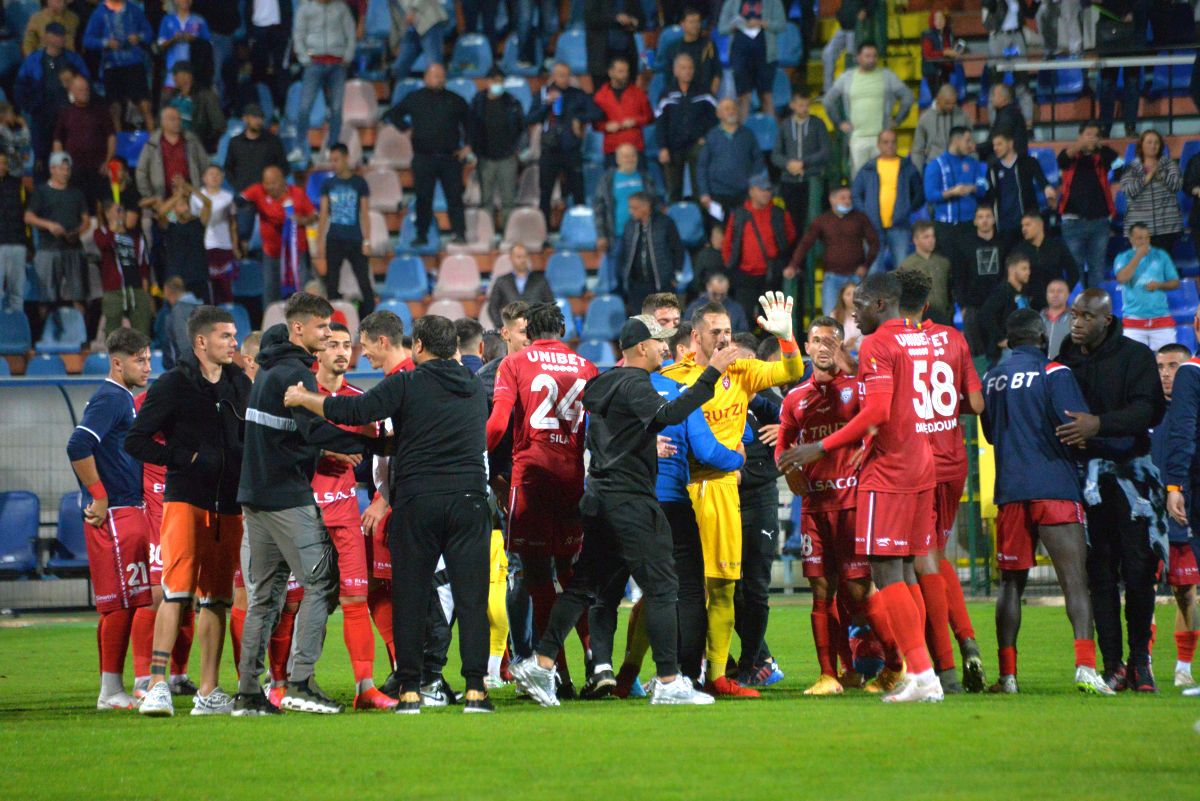 Denis Alibec la Untold, CFR Cluj învinsă la FC Botoșani » Fotografia care i-a iritat pe fani: „Cică accidentat”
