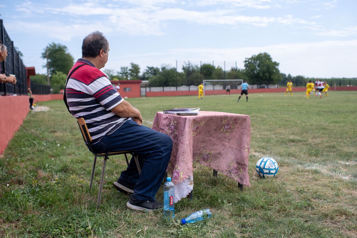 Despre fotbal, criză economică și educație sexuală la Orbeasca - Botoroaga: „Nu mi-e frică de niciun război!” + „Noi ținem și cu Steaua, și cu FCSB”