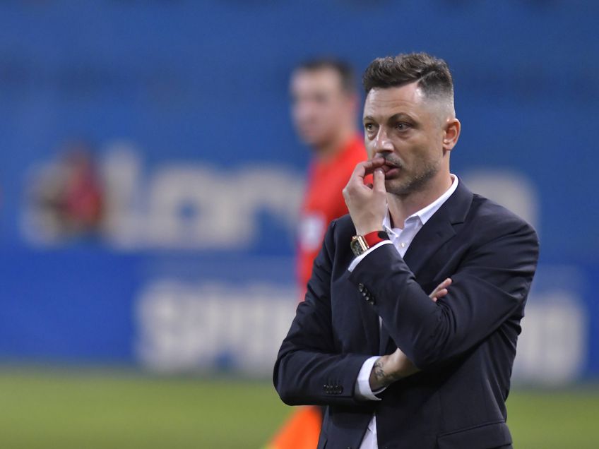 CFR Cluj a învins-o pe CS Universitatea Craiova, scor 2-0. Mirel Rădoi s-a plâns de arbitraj și de tactiva defensivă a lui Dan Petrescu. Declarațiile au fost taxate de Florin Răducioiu și Basarab Panduru.