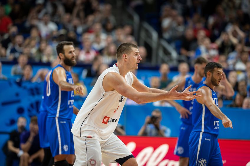 Serbia, naționala condusă de MVP-ul NBA Nikola Jokic (27 de ani), a fost învinsă de Italia, scor 86-94, în „optimile” Campionatului European de baschet masculin. / FOTO: Imago