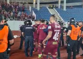 Noi imagini scandaloase de la Târgu Jiu » Săpunaru, gest grosolan la adresa unui jandarm!