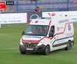 Farul - FC Argeș, probleme pentru un spectator. Ambulanța pe teren