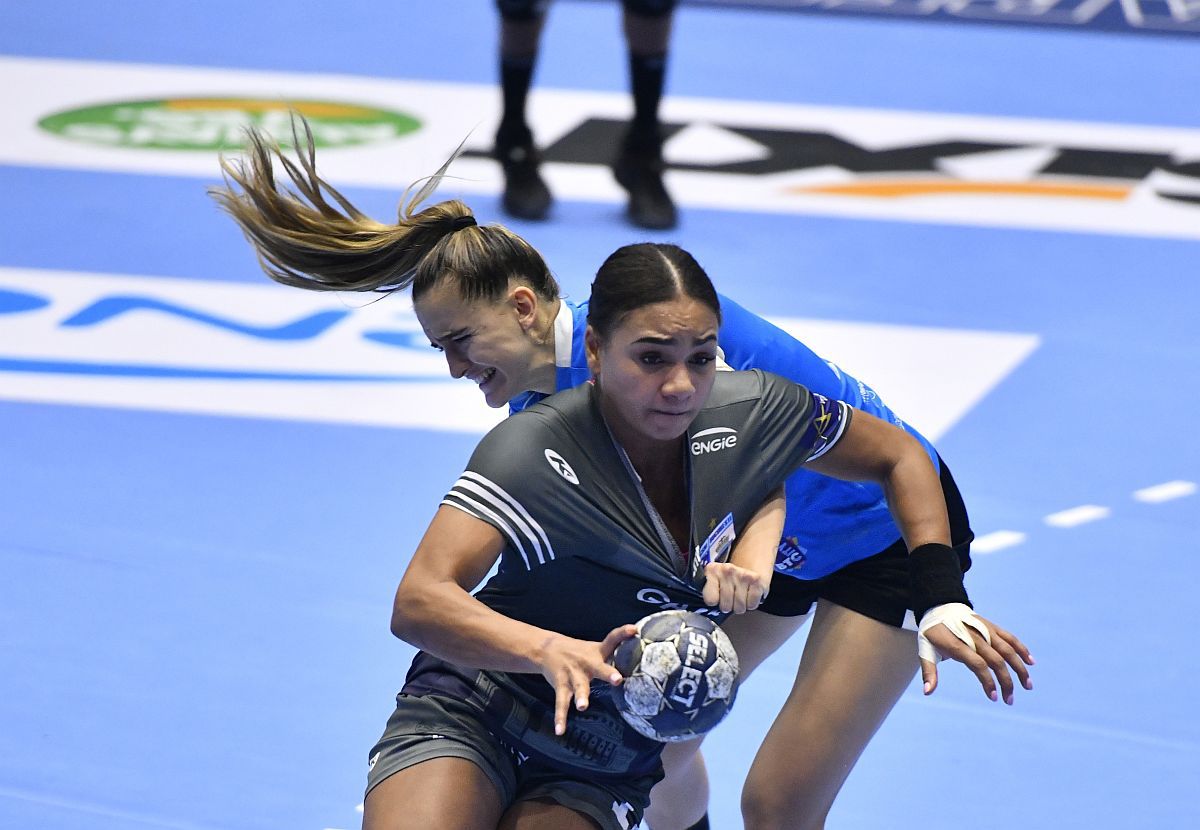 CSM București răstoarnă tabela după pauză și o învinge pe Krim, la debutul în Liga Campionilor