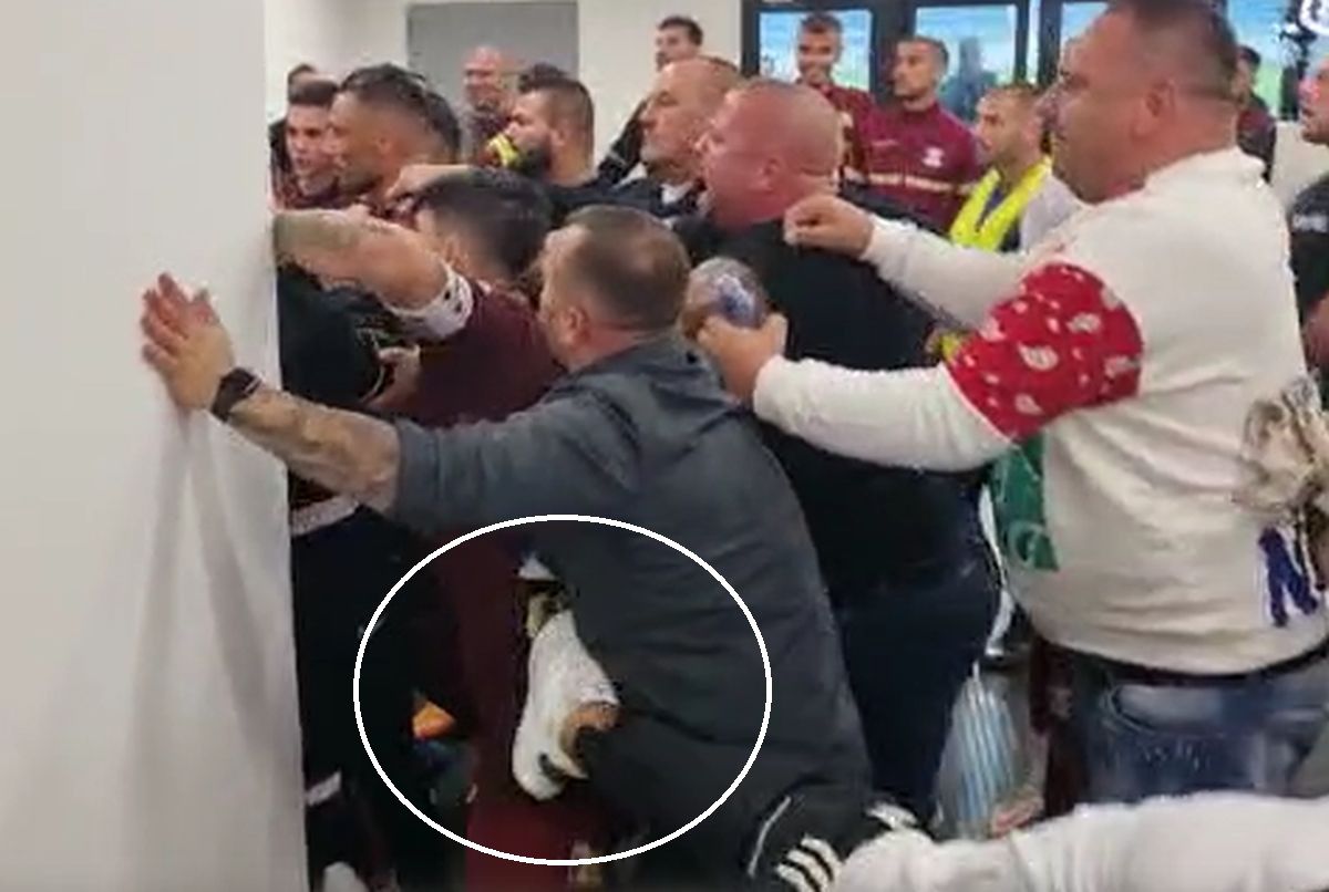 Imagini noi cu scandalul de la vestiare: Săpunaru, lovit de un bărbat cu hanoracul lui FCU! Moldovan l-a luat în primire: „De ce dai, mânca-ți-aș?!”
