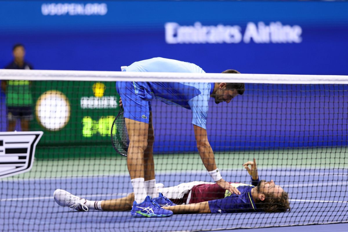 „Ce mai cauți aici?” » Daniil Medvedev a pierdut finala de la US Open, dar a cucerit publicul cu discursul său. Ce a spus despre Djokovic