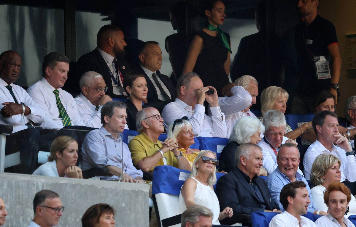 Prințul Albert de Monaco și soția sa și-au făcut apariția la meciul de rugby dintre Africa de Sud și Scoția