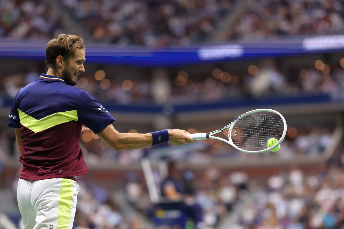 „Ce mai cauți aici?” » Daniil Medvedev a pierdut finala de la US Open, dar a cucerit publicul cu discursul său. Ce a spus despre Djokovic