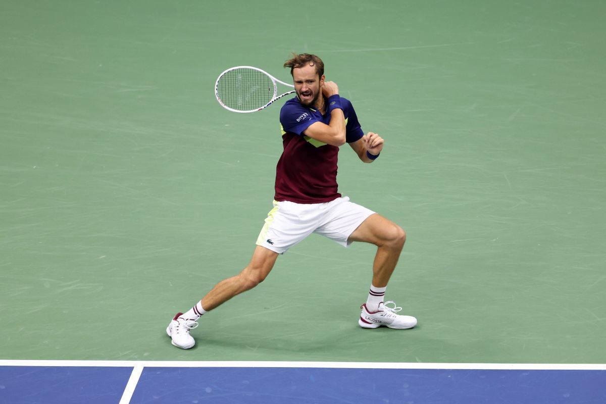 „Ce mai cauți aici?” » Daniil Medvedev a pierdut finala de la US Open, dar a cucerit publicul cu discursul său. Ce a spus despre Djokovic