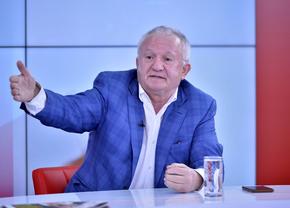 Porumboiu desființează un „tricolor”: „Scapi singur cu portarul și dai cu stângul în dreptul?!” + Cine l-a impresionat