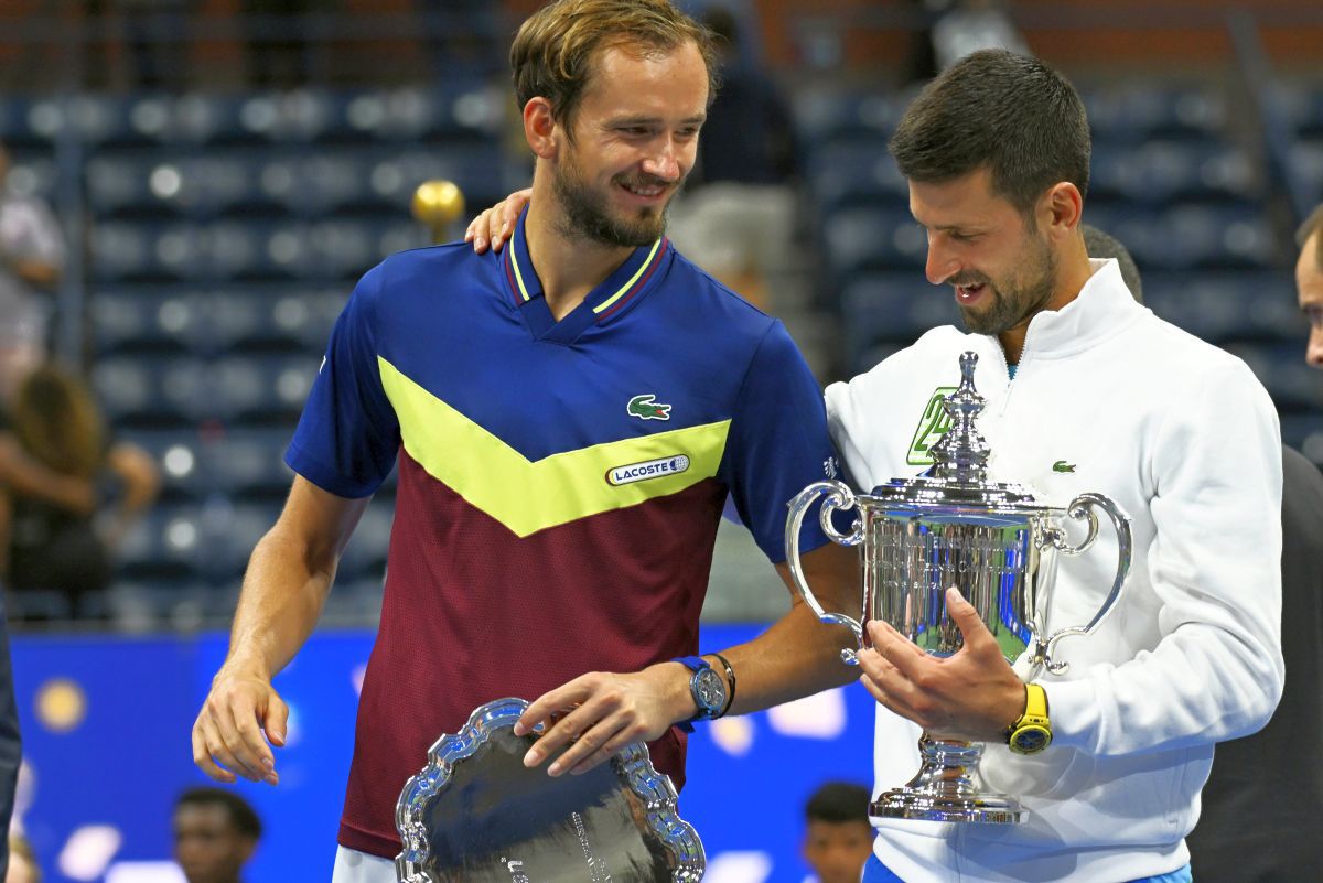 „Ce mai cauți aici?” » Daniil Medvedev a pierdut finala de la US Open, dar a cucerit publicul cu discursul său. Ce a spus despre Djokovic