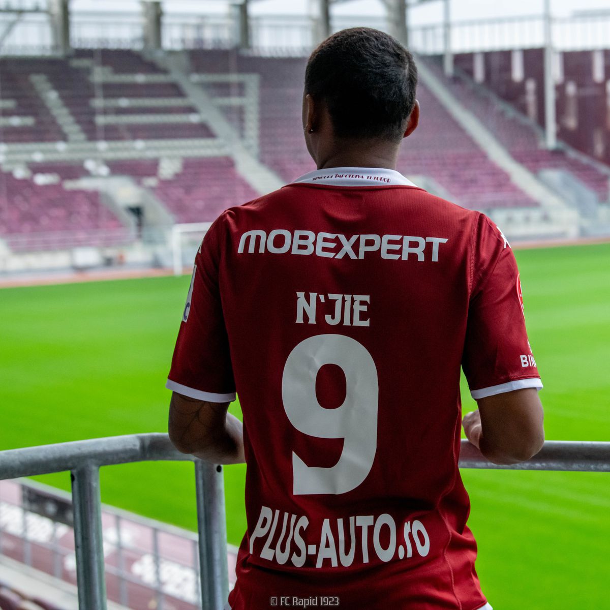 Clinton N'Jie a semnat cu Rapid: „Bine ai venit!”