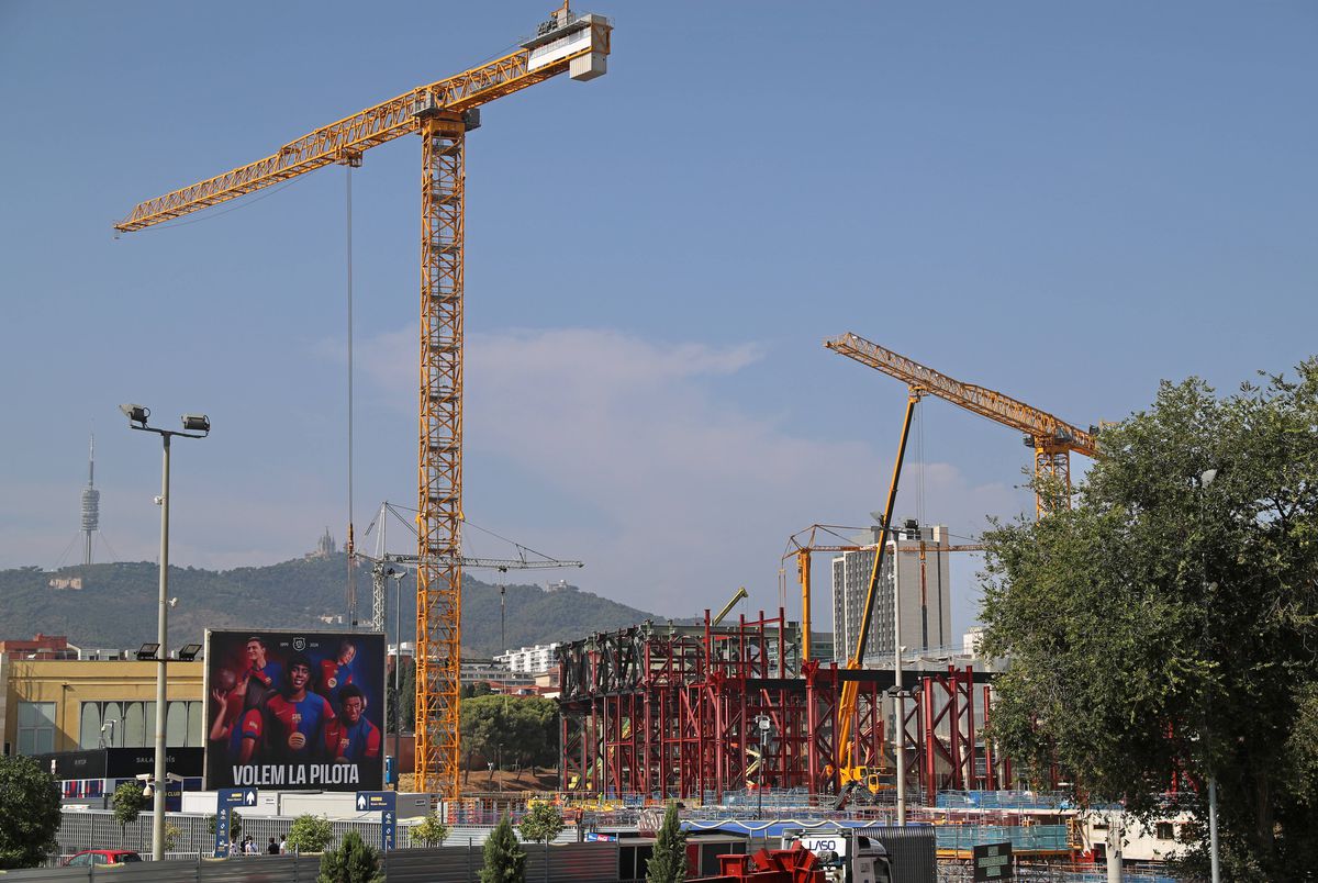 Imagini de la reconstrucția stadionului Camp Nou