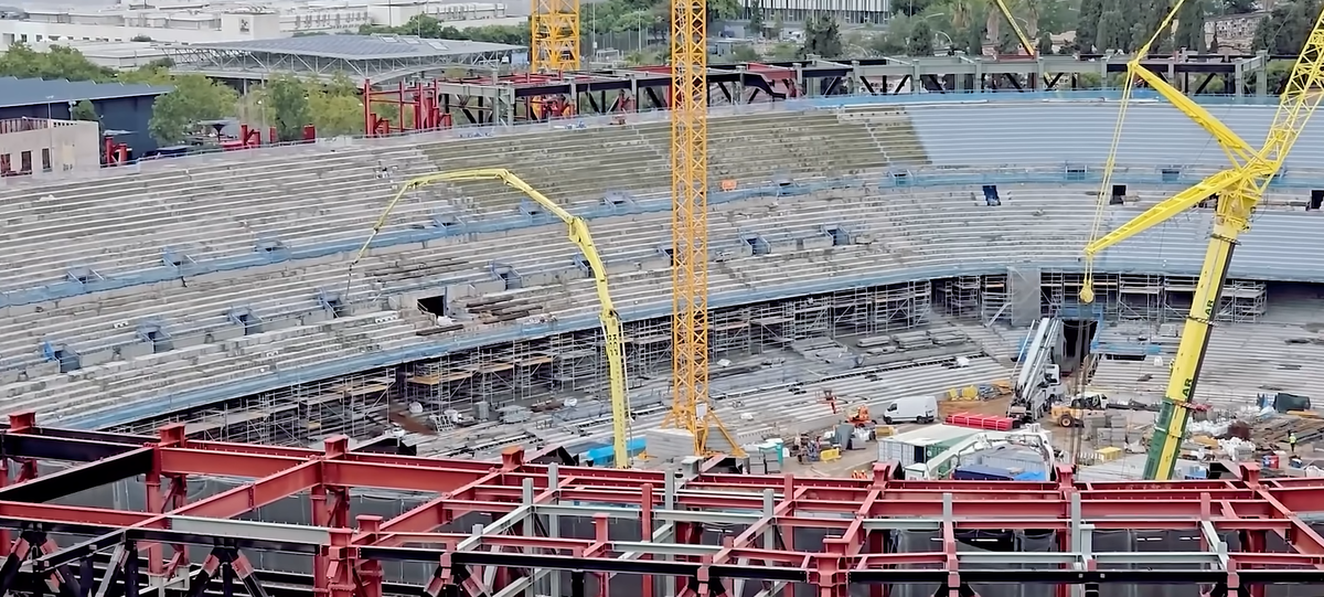 Imagini de la reconstrucția stadionului Camp Nou