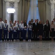 Medaliații României la Jocurile Olimpice și Paralimpice alături de președintele României FOTO Roxana Fleșeru