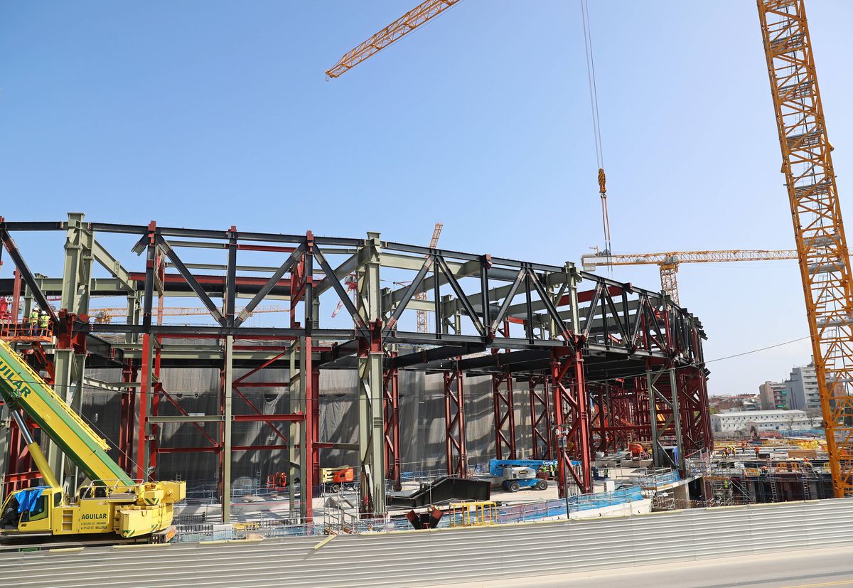 O firmă din România caută muncitori pentru reconstrucția stadionului Camp Nou » Salariile oferite