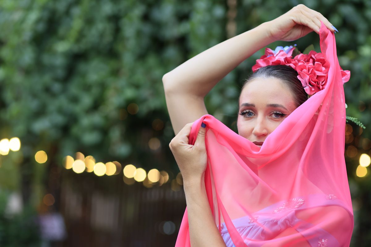 Simona Radiș și Sabrina Voinea, ravisante pe podiumul de la Bukarest Fashion Week: „Îmi dau lacrimile!” + Cu ce vedete s-au întâlnit în culise