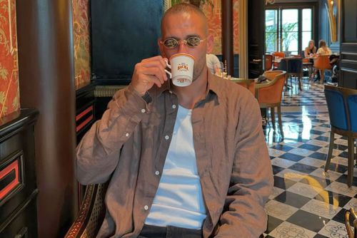 Islam Slimani a cerut să stea în centrul Clujului, pentru a-și savura cafeaua de dimineață