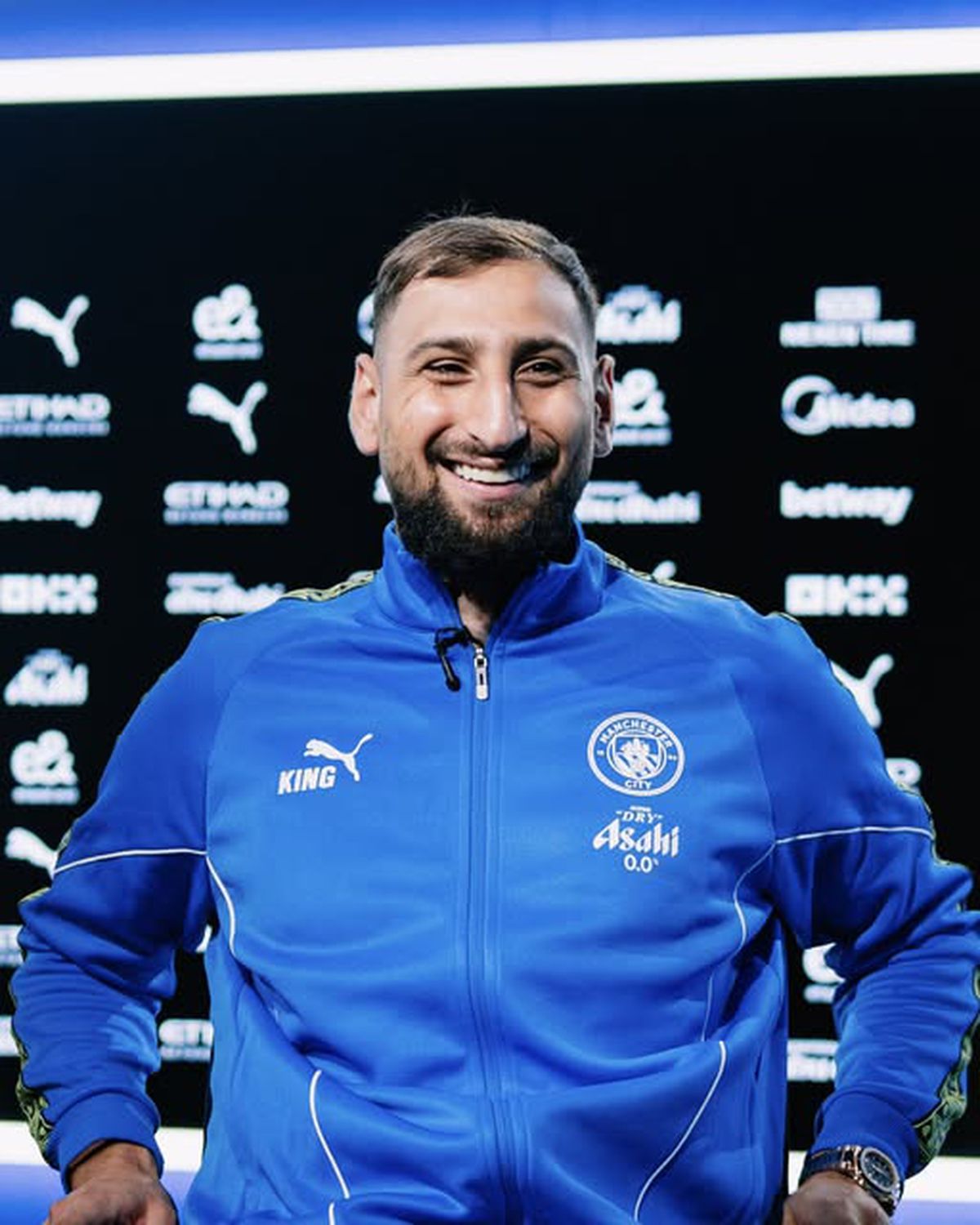 Gianluigi Donnarumma, prezentat de Manchester City